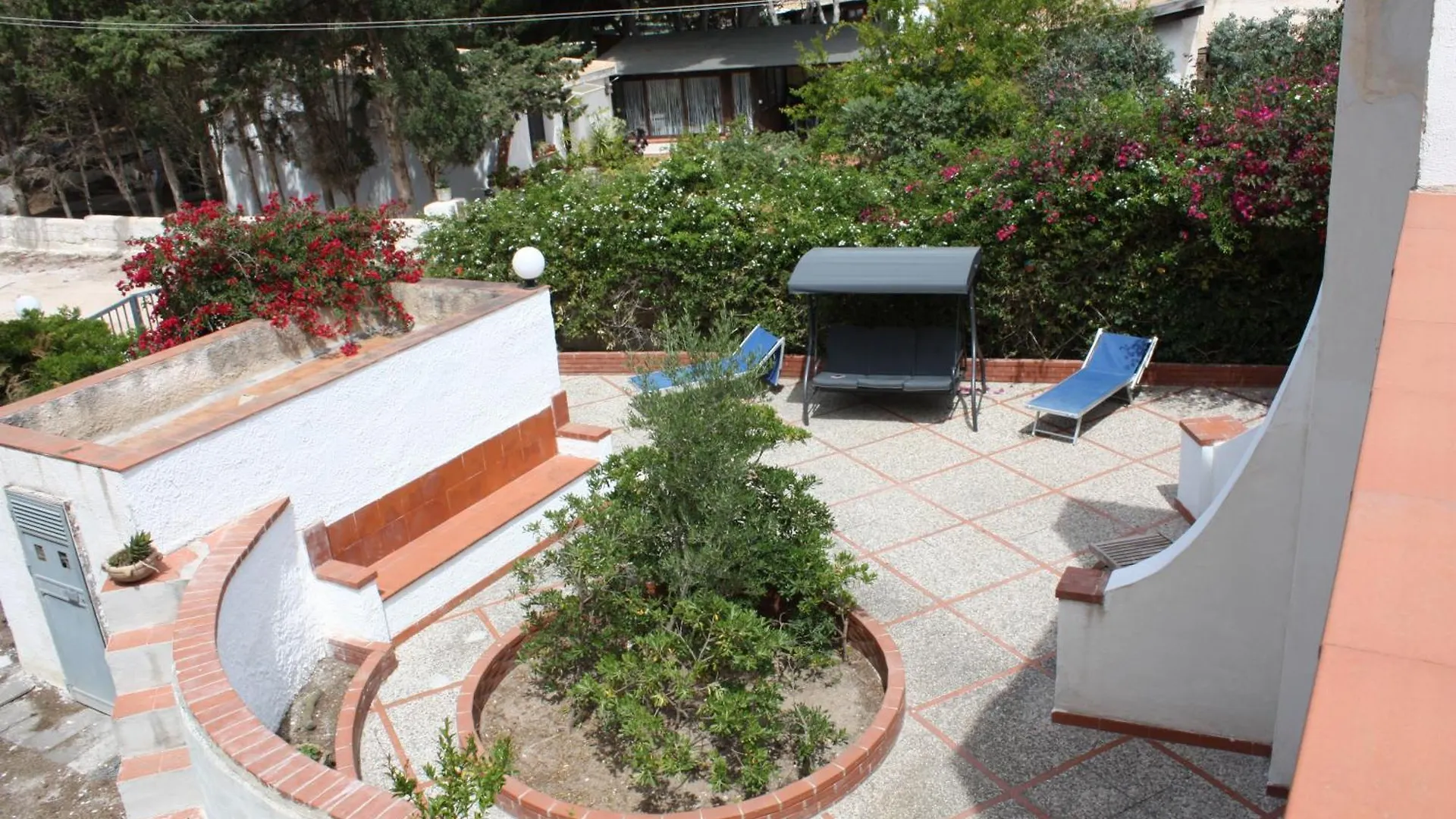 Villa Con Pineta Tra Paese E Mare Favignana 0*,  İtalya
