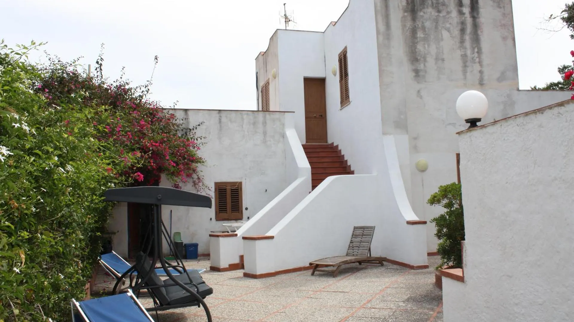 Villa Con Pineta Tra Paese E Mare Favignana Tatil Evi